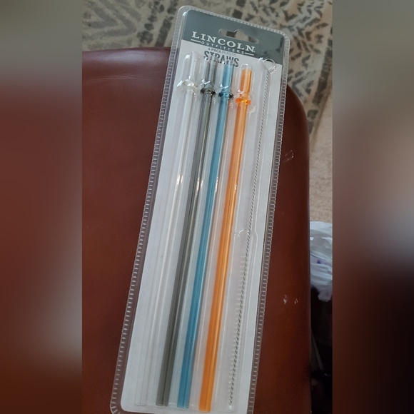 Lincoln Outfitters 4 Plastic Straws w/ Brush Brand New! - Picture 2 of 4